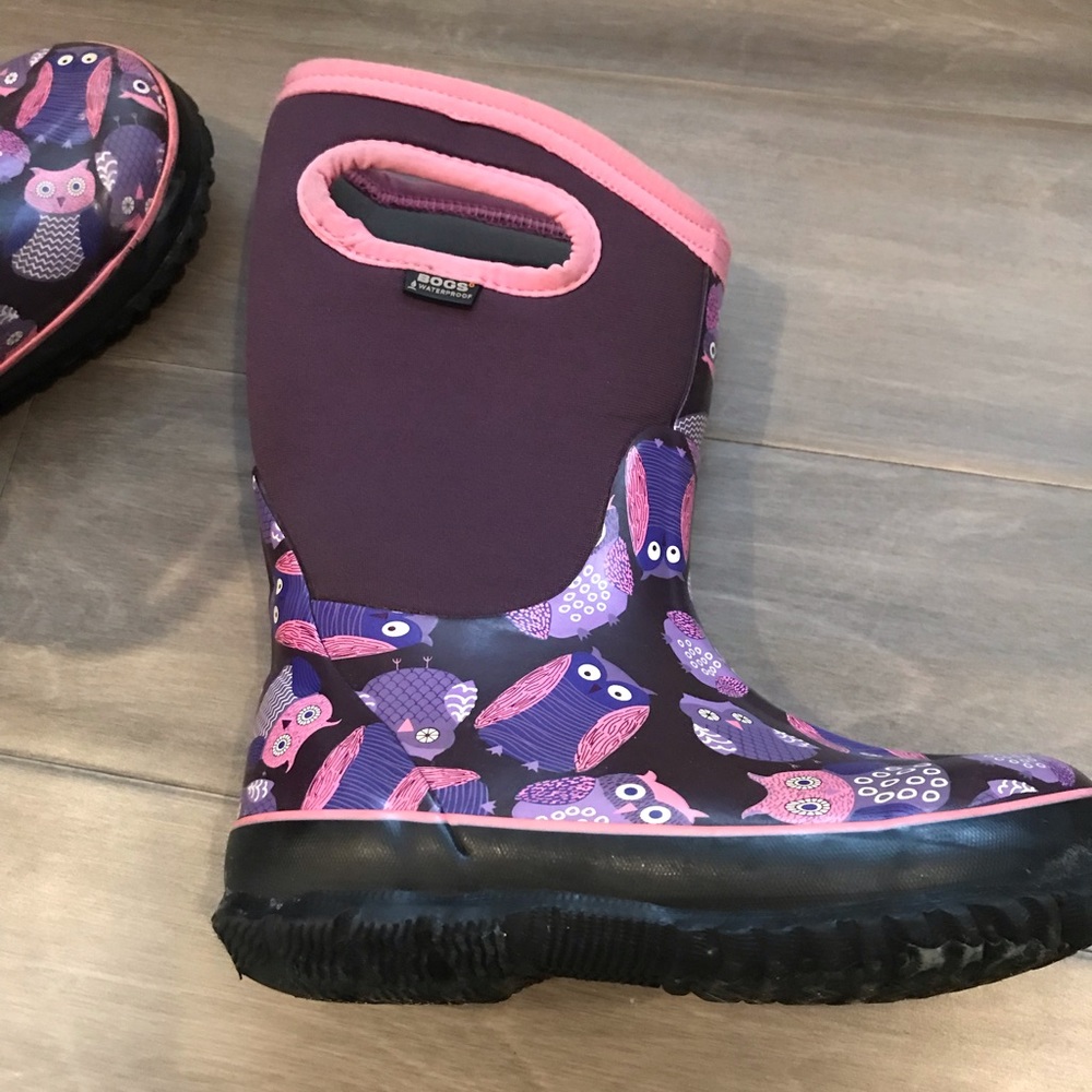 Kids Owl Bogs boots. Size 12.